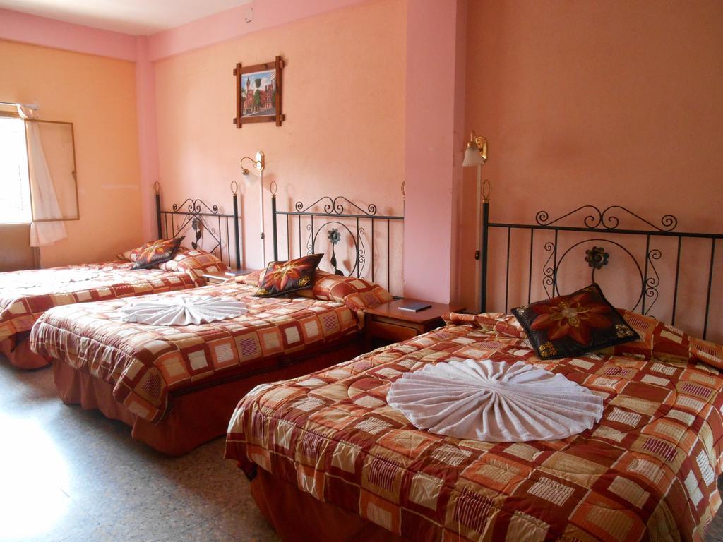 Hotel El Chaparral Panajachel Rom bilde